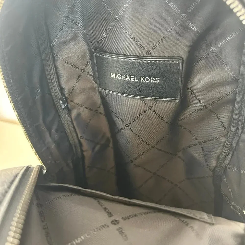 Michael Kors MK Cooper Logo Sling Pack Black - Picture 6 of 9